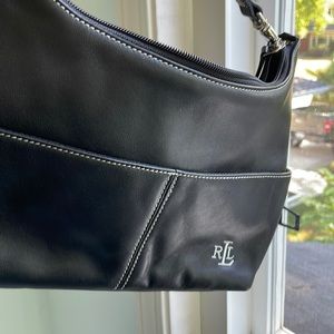 This Lauren by Ralph Lauren handbag has been crafted with elegance and quality